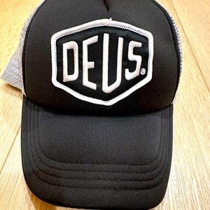 Deus Ex Machina trucker hat black